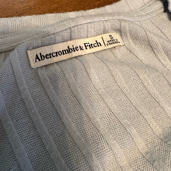 Abercrombie and Fitch Vneck Cardigan Baby Blue - Picture 4 of 7